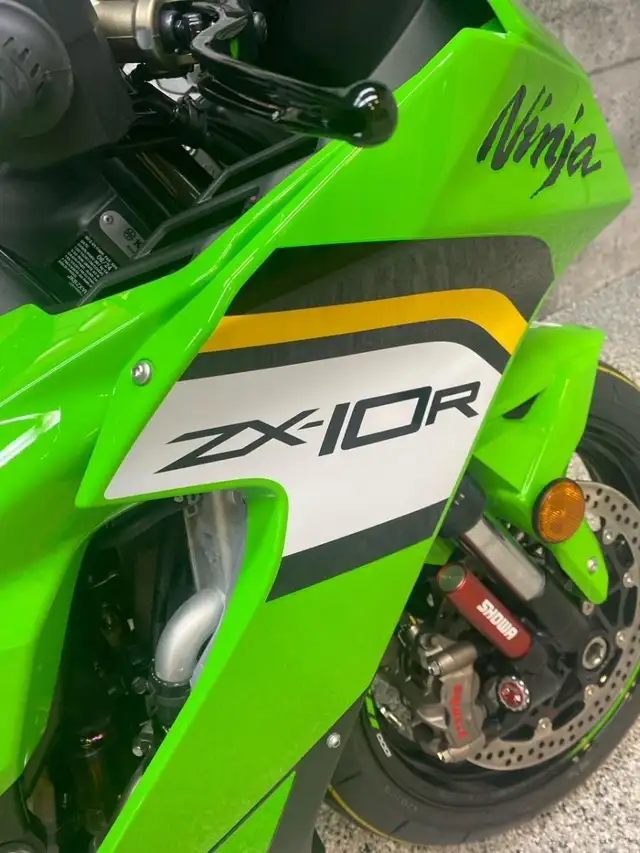 2025 KAWASAKI NINJA ZX-10R KRT in Sport Touring in Laval / North Shore - Image 6