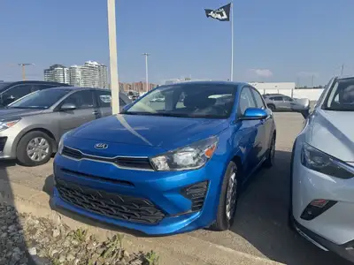 Intégration Bluetooth + Commandes Audio au Volant + Régulateur de Vitesse + Caméra de Recul + Rétrov...