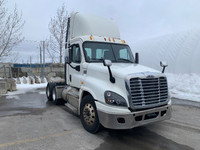 2015 Freightliner X12564ST