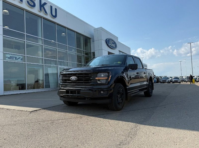 2025 Ford F-150 XLT 4WD SuperCrew 5.5' Box in Cars & Trucks in Edmonton