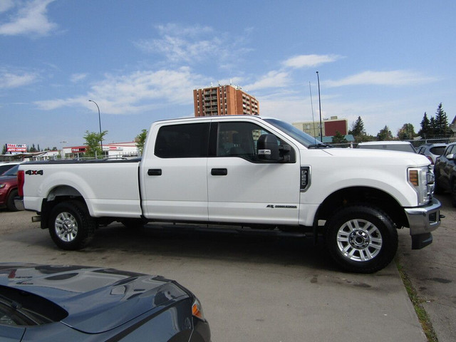 2019 Ford F-250 XLT 4WD CREW CAB 8 FOOT BOX 6.7L TURBO DIESEL in Cars & Trucks in Calgary - Image 3