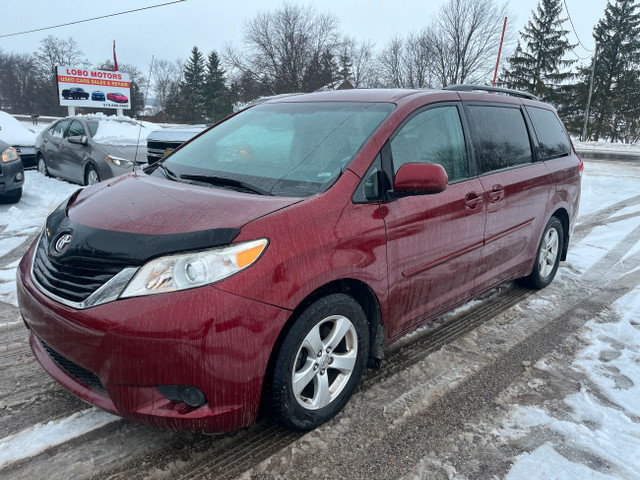 2013 Toyota Sienna LE 8 passenger in Cars & Trucks in London