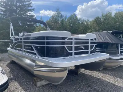 2026 Bennington 20SSR pontoon Finished in Gemini Black Comes with: Black canvas Mineral grey vinyl f...