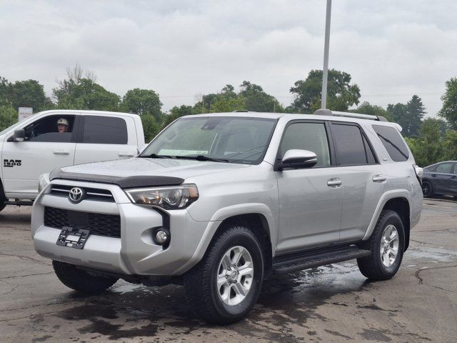 2020 Toyota 4Runner SR5 4WD | Leather | Sunroof | 3rd Row Seats in Cars & Trucks in Guelph