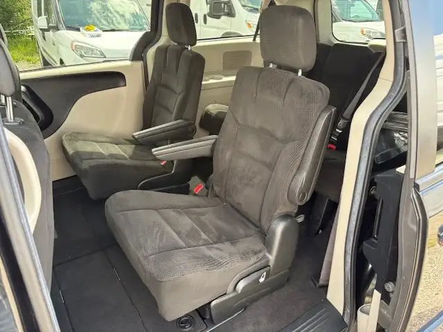 2017 Dodge Grand Caravan SXT 7 PASS Sto'N'Go 75K SUPER NICE in Cars & Trucks in Calgary - Image 3