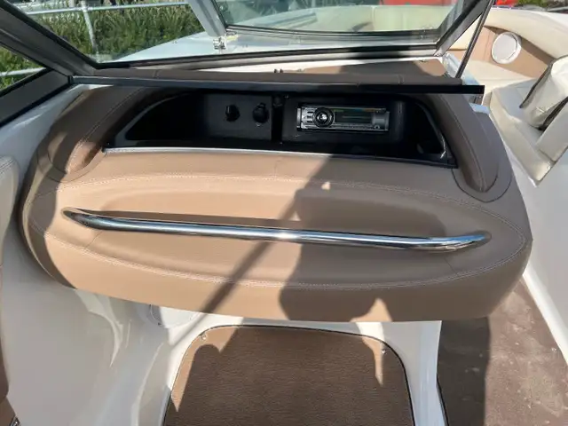 2010 COBALT 210 in Powerboats & Motorboats in Sherbrooke - Image 14