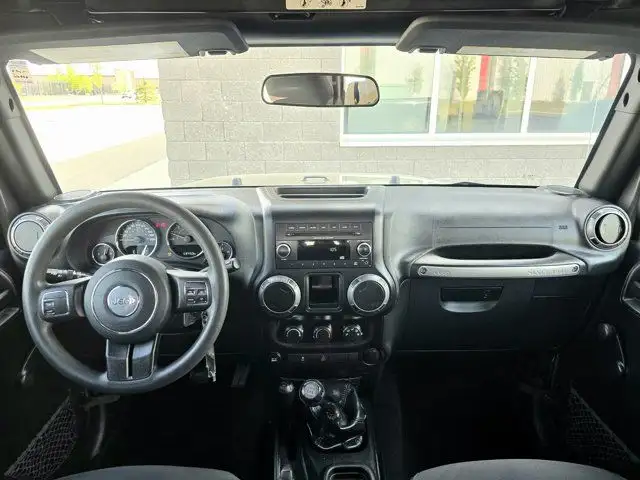 2018 Jeep Wrangler JK Sport | Cloth | Manual in Cars & Trucks in Grande Prairie - Image 16