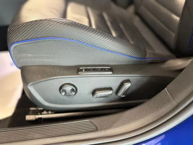 2024 Volkswagen Golf R R Sunroof and Carbon pack in Cars & Trucks in Laval / North Shore - Image 13