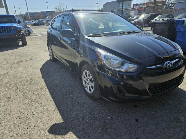 Hyundai Accent Voiture à hayon, 5 portes, boîte manuelle L 2012  in Cars & Trucks in Longueuil / South Shore