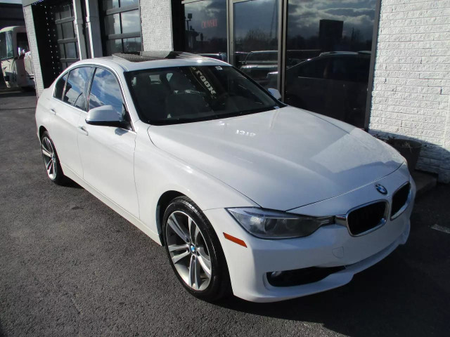 2013 BMW 3-Series 328i xDrive Blanc/Blanc Edition Modern in Cars & Trucks in Longueuil / South Shore - Image 2