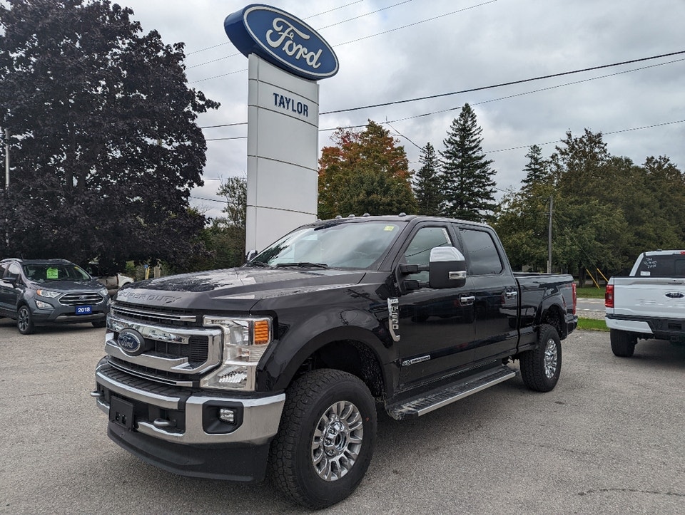  2022 Ford Super Duty F-250 SRW XLT *Chrome, 6.7L Diesel, Nav, Powerscope Mirrors, Tailgate Step*