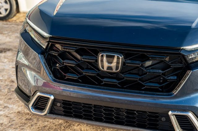 2026 Honda CR-V Hybrid Touring in Cars & Trucks in Edmonton - Image 3