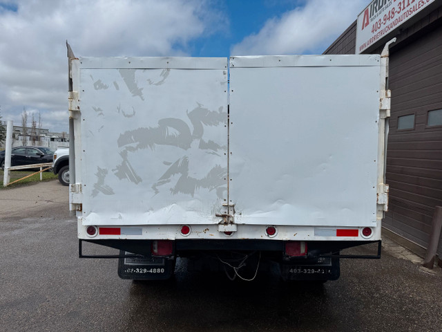 2011 Ford F-550 Dump Truck 4X4 12 FT Box in Cars & Trucks in Calgary - Image 4