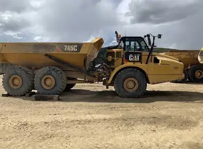 New Transmission (700 Hours) New A Frame Bushings 3 Reman Final Drives 8470 Hours On Machine Powered...