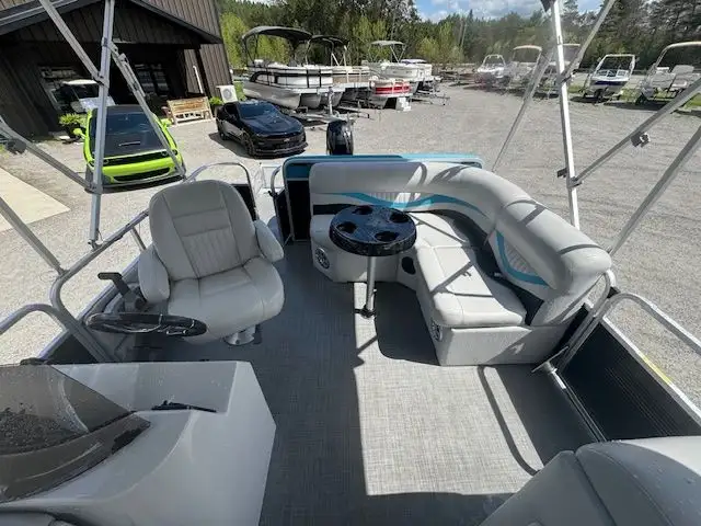 2018 21' LEGEND SPLASH COTTAGE PONTOON 40HP HIGH TORQUE 4-STROKE in Powerboats & Motorboats in Peterborough - Image 12