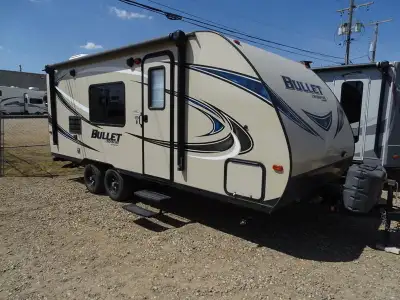 2017 Keystone RV Bullet Crossfire 2070BH Easy to tow with the new more fuel efficient crossovers, ca...