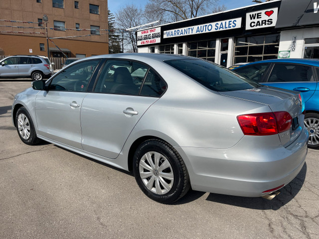 2014 Volkswagen Jetta Sedan Trendline+ 2.0L AUTO HEAT SEATS NICE in Cars & Trucks in City of Toronto - Image 4
