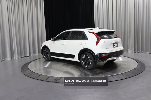 2023 Kia Niro EV Limited ALL ELECTRIC / HEATED/COOLED LEATHER... in Cars & Trucks in Edmonton - Image 4