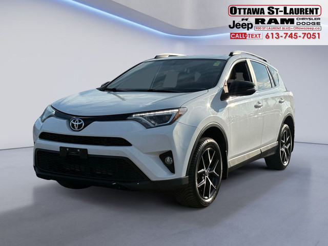 2016 Toyota RAV4 AWD SE in Cars & Trucks in Ottawa - Image 2