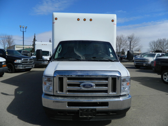 2022 Ford E-450 Cube Van POWER-LIFT/GATE 42 000 kms  in Cars & Trucks in Edmonton - Image 2