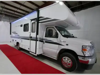 We are looking for good pre owned Rv's to buy or consign!! Coachmen Freelander Class C gas motorhome...