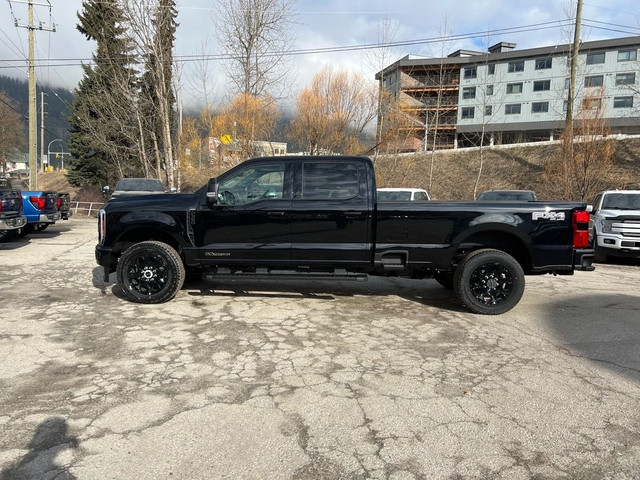 2025 Ford Super Duty F-350 SRW LARIAT EMPLOYEE PRICING IS BACK!! in Cars & Trucks in Nelson - Image 2