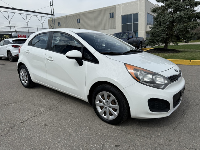 2014 Kia Rio KIA Rio -HATCHBACK - 4 Doors in Cars & Trucks in Oakville / Halton Region - Image 2