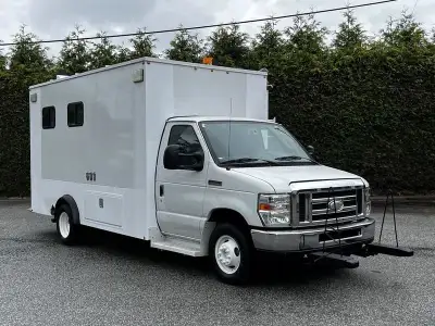 2013 Ford Econoline E450 Super Duty Service Box Truck, 6.8L, 10 cylinder, 2 door, automatic, RWD, ai...