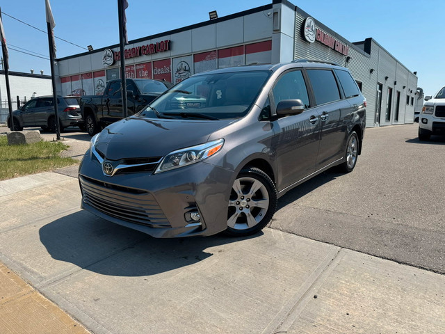 2018 Toyota Sienna XLE LIMITED AWD 3.5L in Cars & Trucks in Calgary