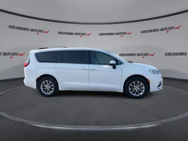 2023 Chrysler Pacifica Touring L in Cars & Trucks in Hamilton - Image 10