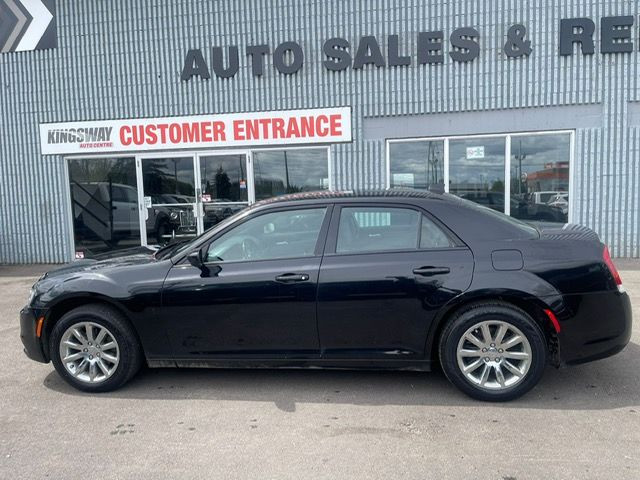 2018 CHRYSLER 300S / 3.6L V6 / LOW KM!!! in Cars & Trucks in Edmonton - Image 3