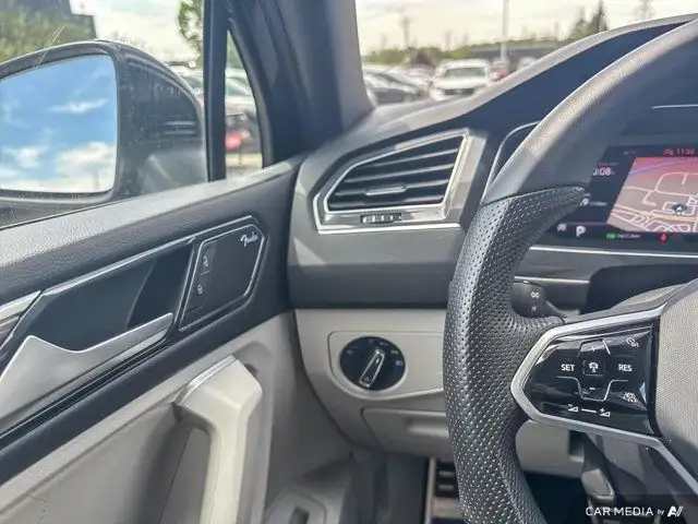 2024 Volkswagen Tiguan Highline R-Line | ACCIDENT FREE dans Autos et camions dans Kitchener / Waterloo - Image 23