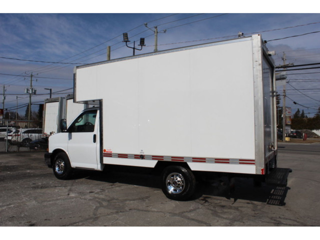  2021 GMC Savana Cargo Van CUBE 12 PIEDS DECK 6.6 LITRES ROUE SI in Cars & Trucks in Laval / North Shore - Image 3