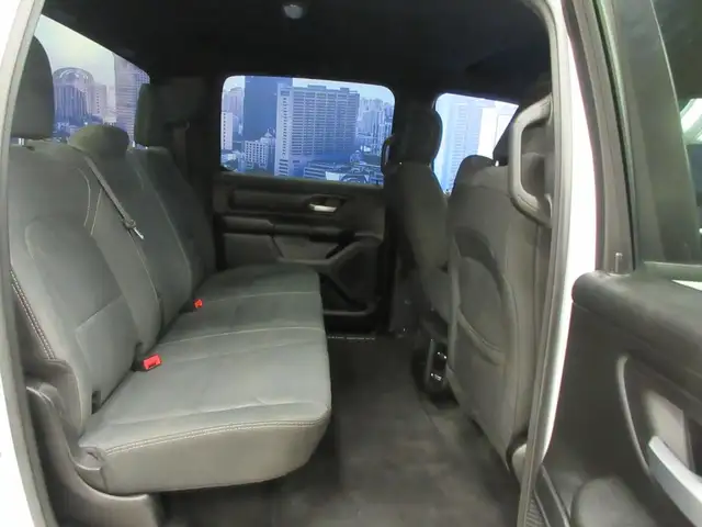 RAM 1500 2022 V-6 3.6 LITRES 4X4 CREW-CAB 61800 KM ! in Cars & Trucks in Lévis - Image 22