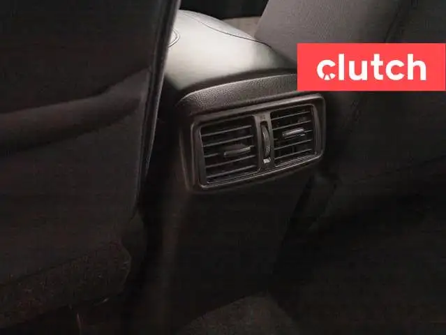 2019 Nissan Rogue S w/ Apple CarPlay & Android Auto, Rearview Ca dans Autos et camions dans Ottawa - Image 20