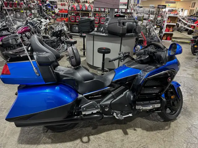 Gold Wing ABS in Street, Cruisers & Choppers in Edmonton - Image 5