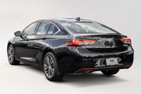 2018 Buick Regal Sport Back Equipment complet Noir Sur Noir . Construite en Allemagne rare voiture 1... (image 5)