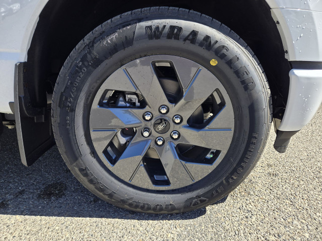 2025 Ford F-150 Lightning FLASH | MAX TOW PKG | MOBILE PWR CORD  in Cars & Trucks in Calgary - Image 4
