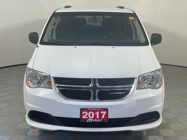 2017 Dodge Grand Caravan SXT | DVD | A/C | Hands Free in Cars & Trucks in Barrie - Image 2