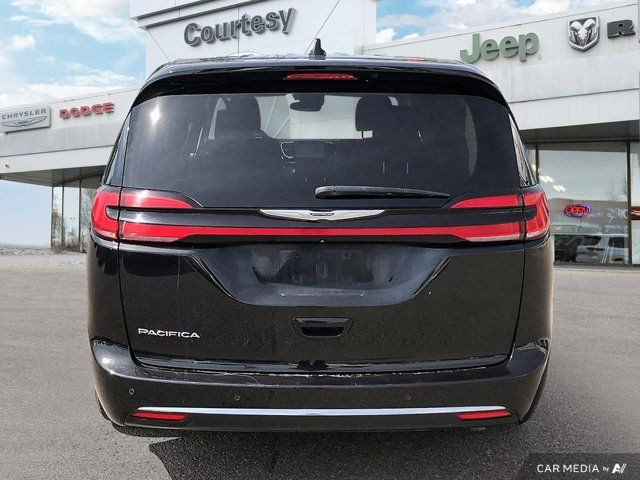 2023 Chrysler Pacifica Touring L | Leather in Cars & Trucks in Calgary - Image 4