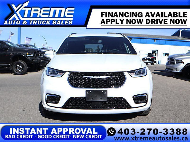 2022 Chrysler Pacifica Touring L AWD - NO FEES! HAIL SALE! in Cars & Trucks in Calgary - Image 2