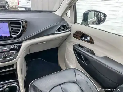 2023 Chrysler Pacifica Limited AWD | Nav | Heated Seats, View more