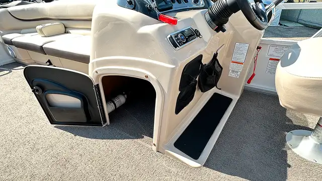 used pontoon boat 2015 SUNTRACKER Party Barge RF 22 TRITOON  in Powerboats & Motorboats in Prince Albert - Image 17