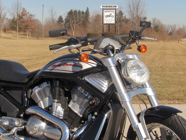  2006 Harley-Davidson VRSCR Street Rod 12,100 Miles TAB Exhaust  in Street, Cruisers & Choppers in Leamington - Image 4