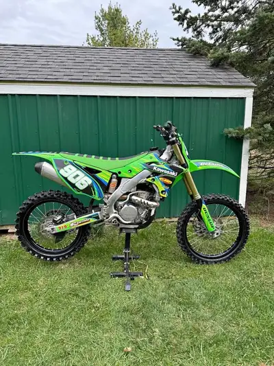 APPLY NOW: https://www.ridecollective.ca/get-pre-approved The 2014 Kawasaki KX250F is equipped with...