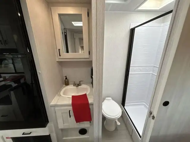 2023 EAST TO WEST Entrada 2200S in RVs & Motorhomes in Red Deer - Image 23