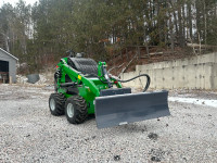 MINI SKID STEER with Briggs Engine - Bucket + Snow Plow