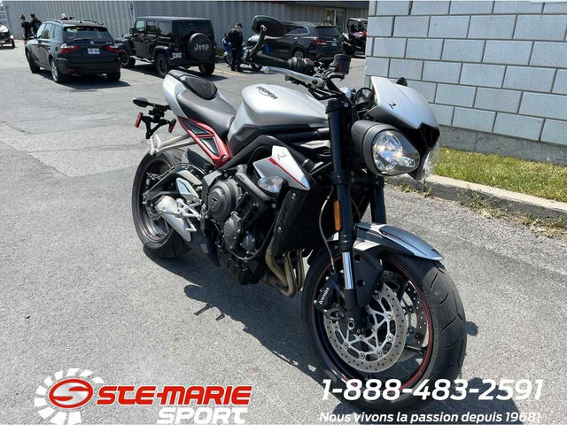 2019 Triumph Street Triple R in Sport Bikes in Longueuil / South Shore - Image 2