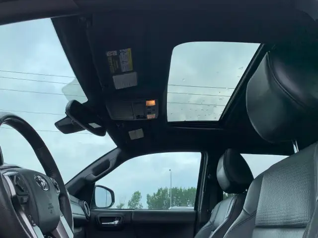 2018 Toyota Tacoma dans Autos et camions dans Medicine Hat - Image 19