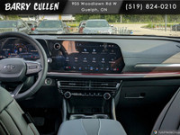 Experience the commanding presence and versatility of the 2025 Chevrolet Traverse Z71 in sleek black... (image 8)